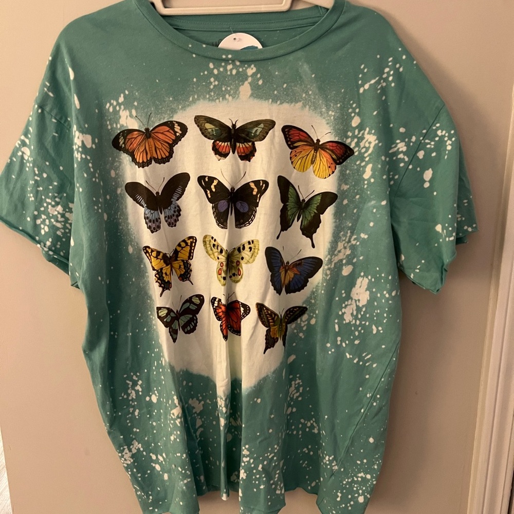 graphic tee, new with tags!